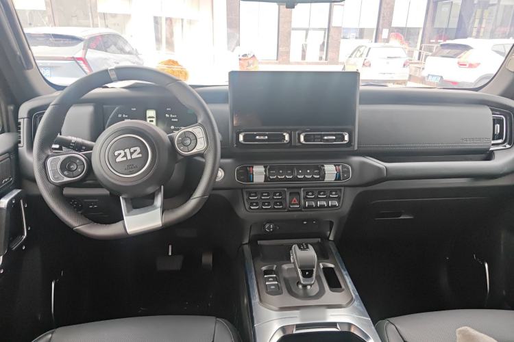 Used 212 T01 2024 2.0T Mechanic
