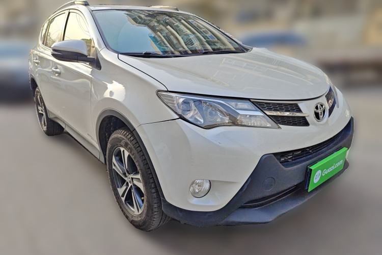 Used Toyota RAV4 2015 2.0L CVT Two-Wheel Drive Fashion Edition Front Right 45 Deg