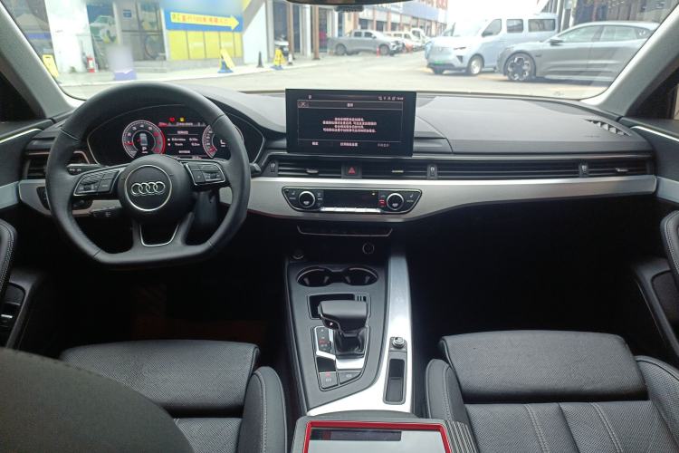 Used Audi A4L 2022 40 TFSI Luxury Dynamic Model Center Console