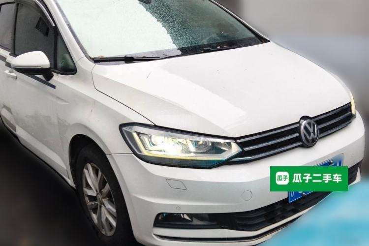 Used Volkswagen Touran 2016 Volkswagen Touran L 280TSI DSG Comfort Edition Front Right 45 Deg