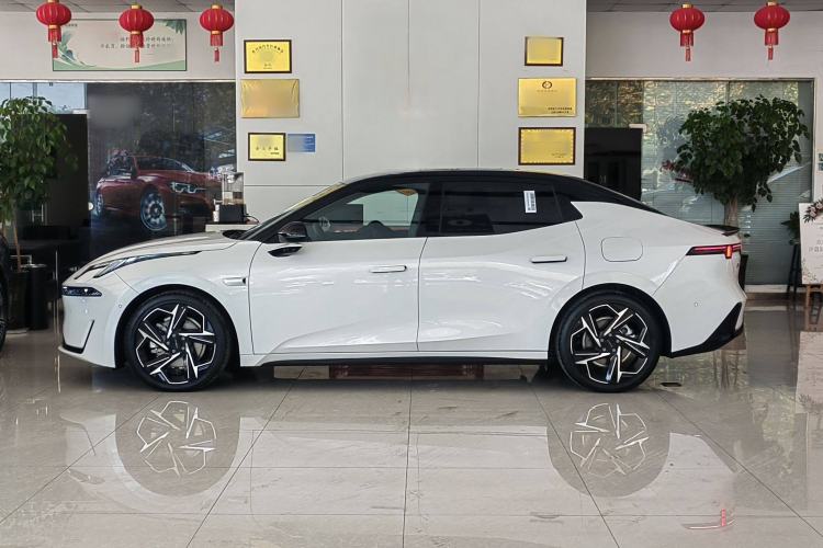 Used Lynk & Co 07 2024 EM-P 126 Long-Range Ultra Exterior 3