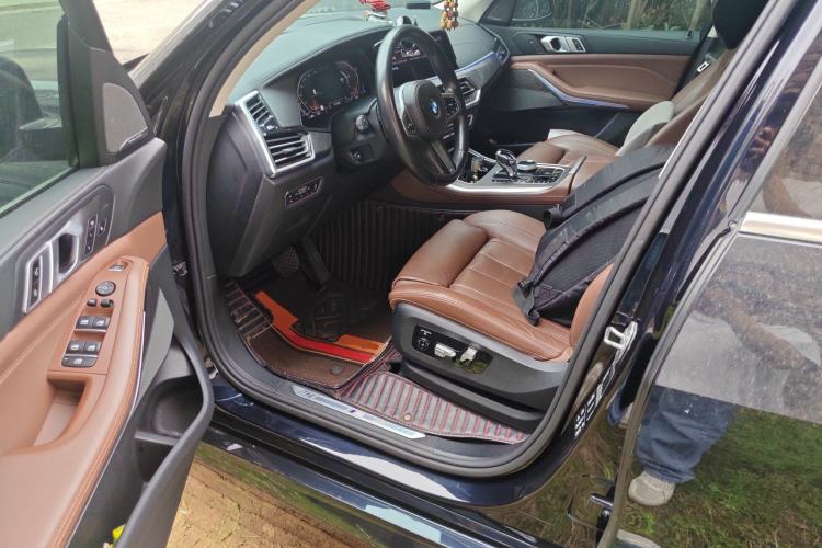 Used BMW X5 2019 xDrive40i Luxury Model with M Sport Package Driver Seat