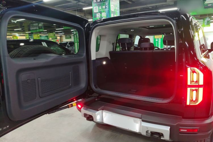 Used Formula Leopard 5 2023 Navigator Edition
