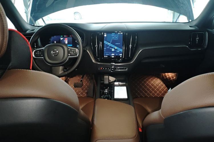 Used Volvo XC60 2025 B5 4x4 Smart Luxury Edition