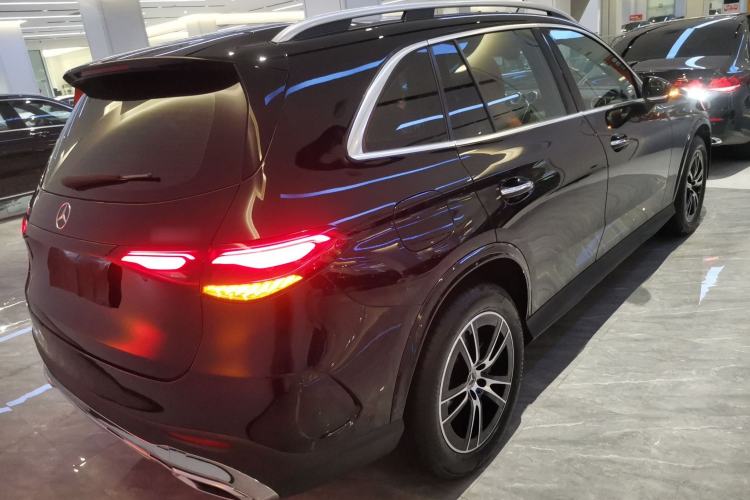 Used Mercedes-Benz GLC 2025 GLC 260 L 4MATIC Luxury Model Rear Right 45 Deg