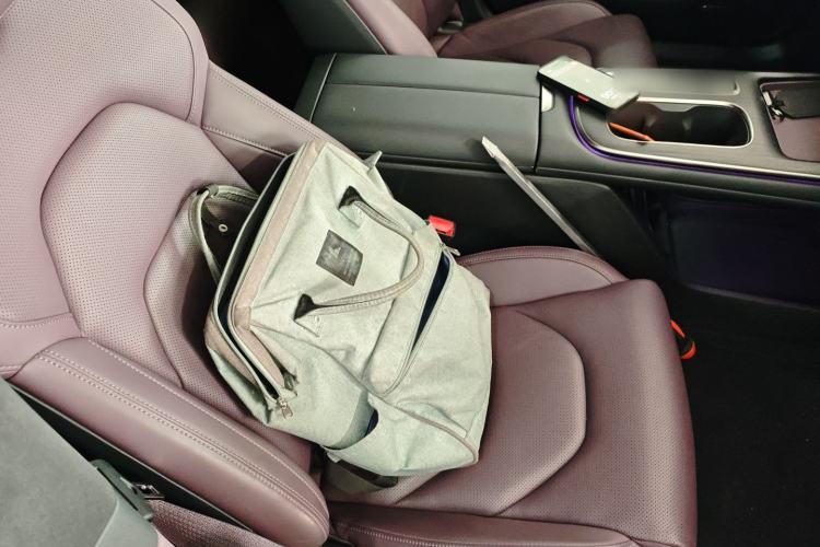 Used Xiaomi Auto SU7 2024 Four-Wheel Drive Ultra-Long Range Advanced Intelligent Driving Max Edition
