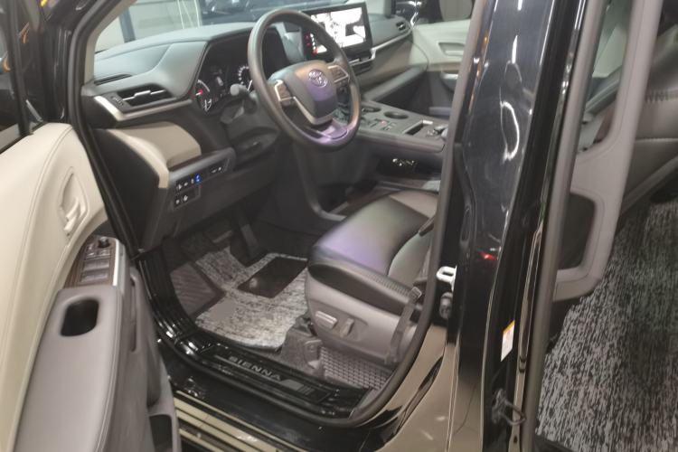 Used Toyota SIENNA 2024 2.5L Hybrid Comfort Edition