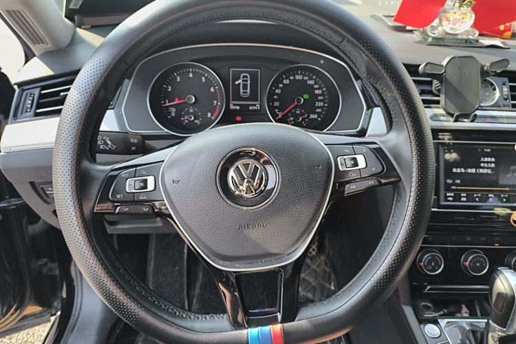 Used Volkswagen Magotan 2018 330TSI DSG Advanced Model Steering Wheel