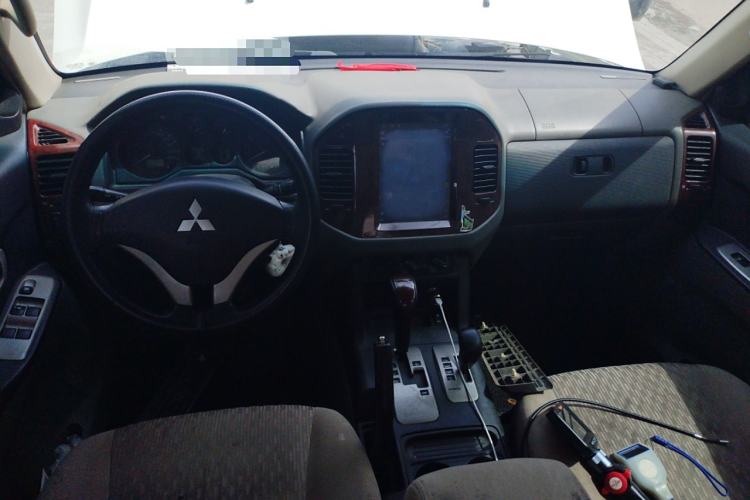 Used Mitsubishi Pajero 2011 V73 3.0L AT GLX
