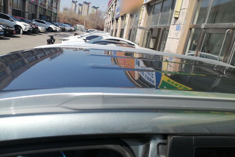 Used AION Y 2023 Younger Roof