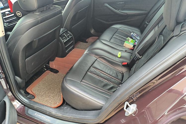 Used BMW 5 Series 2019 530Li Leading Model Luxury Package Left Rear Seat