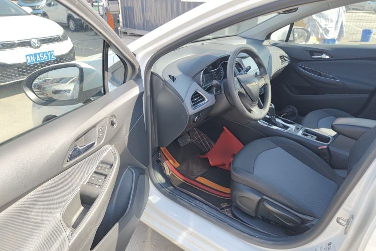 Used Chevrolet Cruze 2018 320 Automatic Pioneer Sunroof Edition
