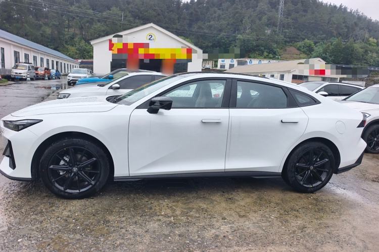 Used Changan UNI-V 2025 1.5T 500Bar High-Energy Version