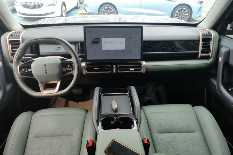 Used iCAR 03 2024 501km Two-Wheel Drive Long-Range Yuechao Edition Center Console