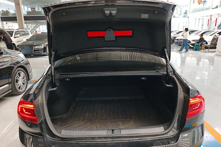 Used Volkswagen Magotan 2020 330TSI DSG Leading Model Trunk