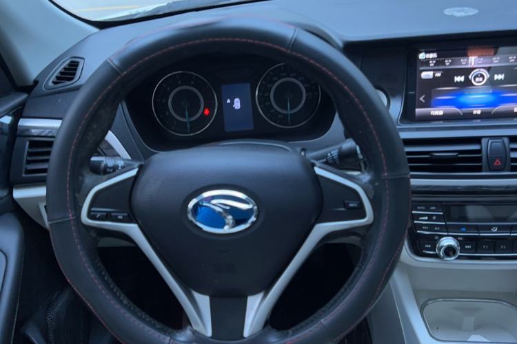 Used Soueast V5 Lingzhi 2017 1.5L Manual New Elite Model Interior 8