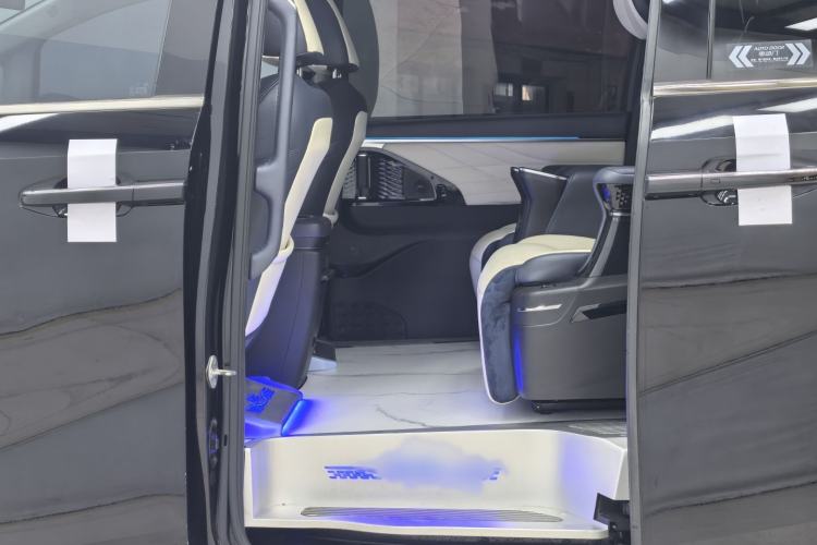 Used GAC Trumpchi M8 2024 Master Series 400T Prestige Edition Interior 2