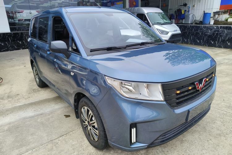 Used Wuling Hongguang PLUS 2020 1.5L Manual Standard Edition 5 Seats Front Right 45 Deg
