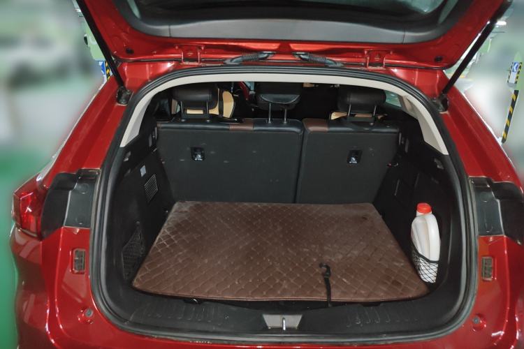 Used Wey VV5 2021 1.5T Two-Wheel Drive Color Pioneer Trunk