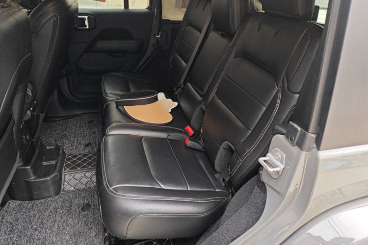 Used Jeep Wrangler 2019 2.0T Sahara Four-Door Version China VI Emission Standard Left Rear Seat