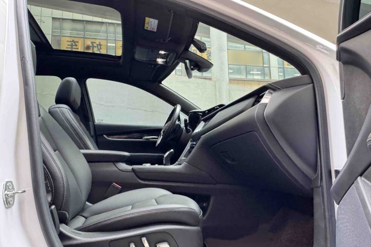 Used Cadillac XT5 2022 2.0T Two-Wheel Drive Luxury Version Interior 4