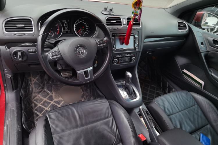 Used Volkswagen Golf 2012 1.4TSI Luxury Convertible Edition Center Console