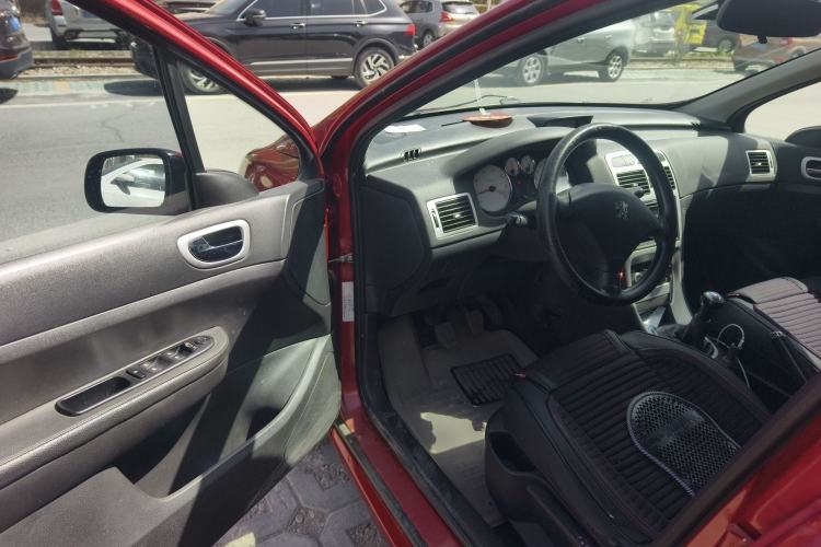 Used Peugeot 307 2012 Hatchback 1.6L Manual Comfort Edition
