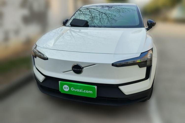 Used Volvo EX30 2025 Rear-Drive Long-Range Plus Model
