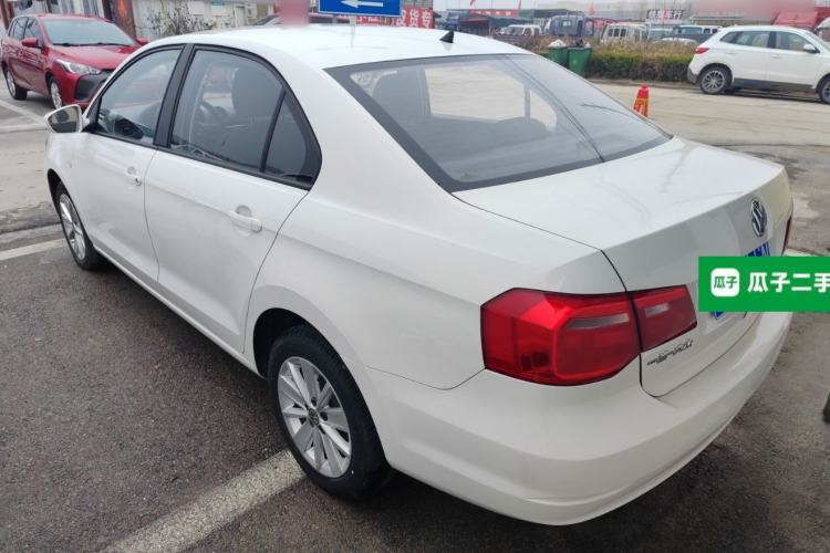 Used Volkswagen Jetta 2015 Value Edition 1.6L Manual Fashionable Style
