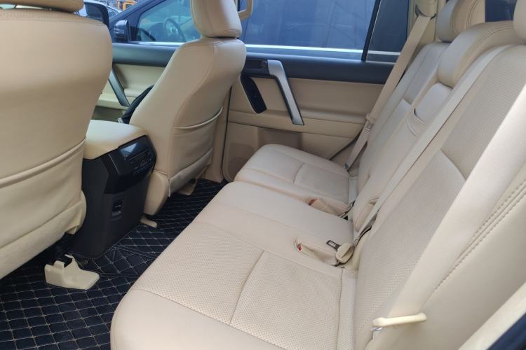 Used Toyota Land Cruiser 2017 4.0 V6 Low-Trim Version—Middle East
