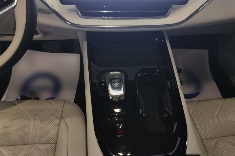 Used Volvo EM90 2025 Ultra Six-Seater
