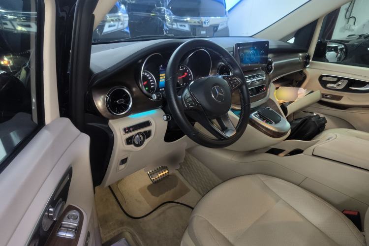 Used Mercedes-Benz V-Class 2021 V 260 L Long Wheelbase Prestige Edition Driver Seat