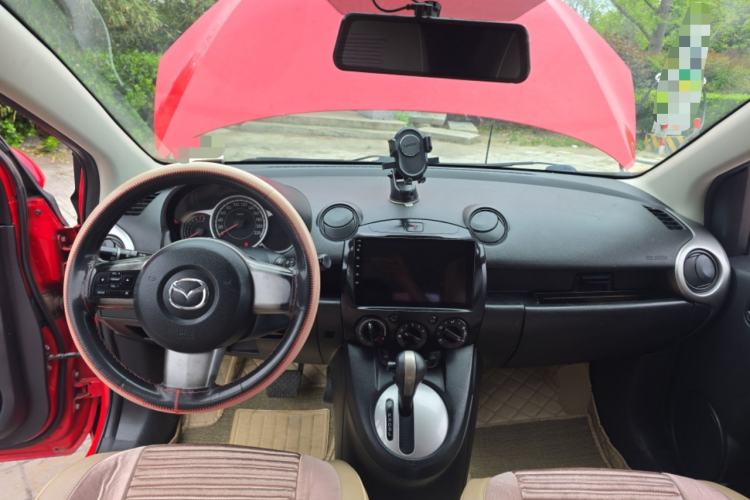 Used Mazda 2 2011 XuanDong 1.5L Automatic Fashion Edition Center Console