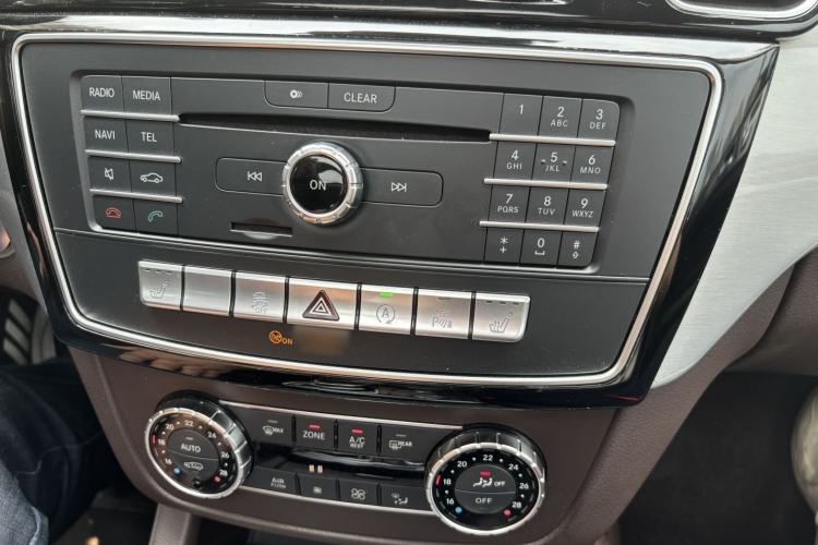 Used Mercedes-Benz GLS 2017 GLS 400 4MATIC Fashion Edition Audio And AC Panel