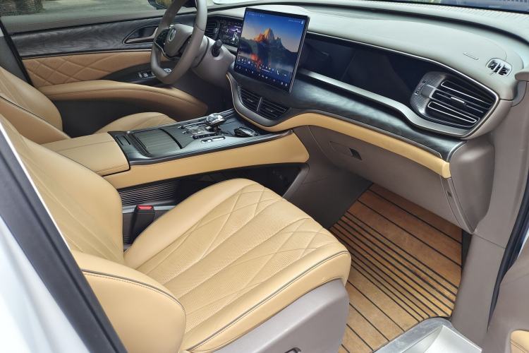 Used Denza D9 2022 DM-i 1040 Prestige Model