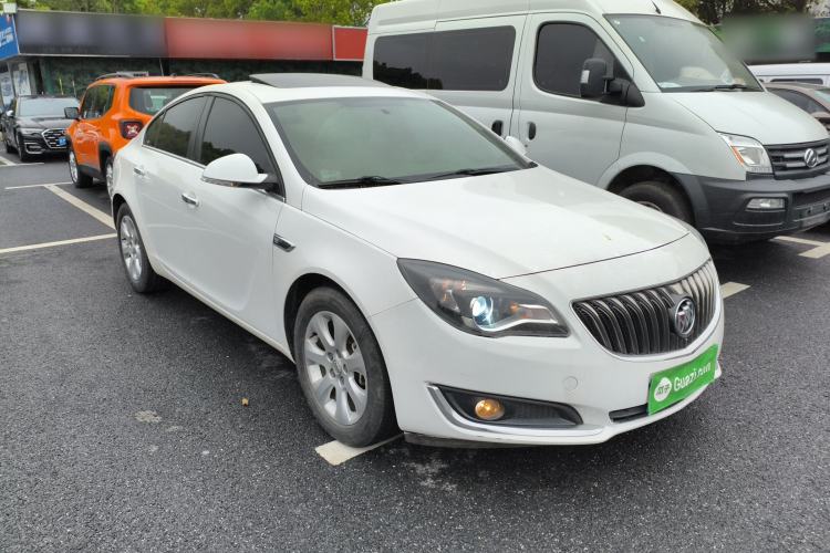 Used Buick Regal 2015 1.6T Leading Technology Model Front Right 45 Deg