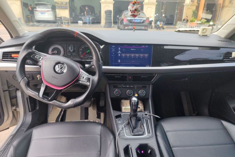 Used Volkswagen Lavida 2019 1.5L Automatic Comfort Edition China VI Standard Center Console