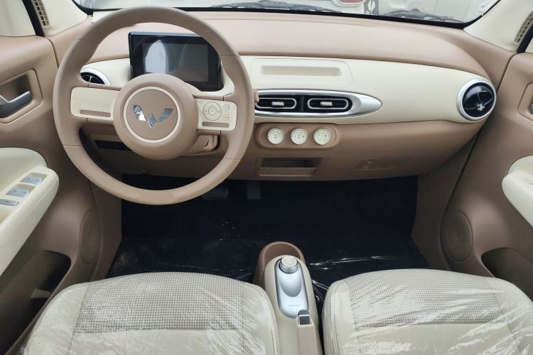 Used Wuling Hongguang MINIEV 2025 Four-Door Version Advanced Edition Center Console