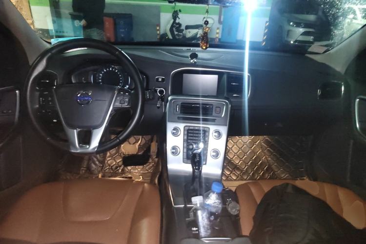 Used Volvo S60 2016 S60L T4 Zhiyuan Edition Center Console