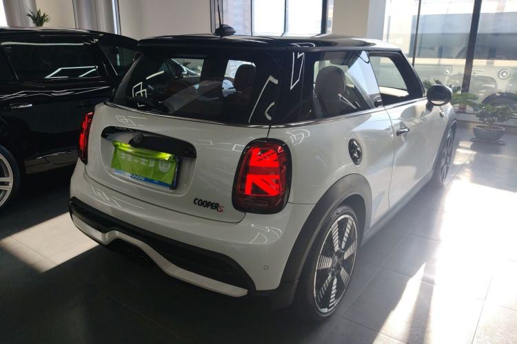 Used MINI MINI 2023 Updated 2.0T COOPER S Artist