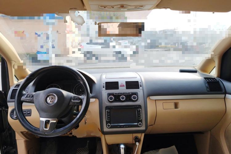 Used Volkswagen Touran 2011 1.4T DSG Zhiya Edition 5 Seats Center Console