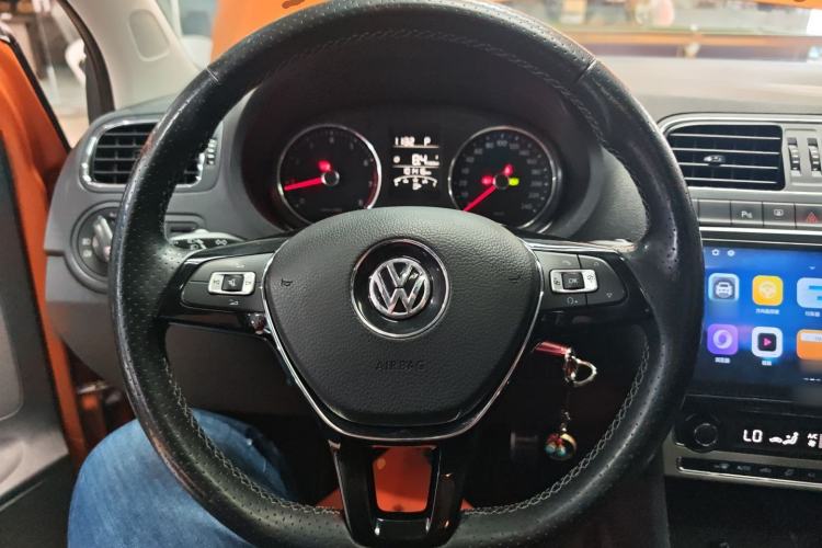 Used Volkswagen Polo 2014 1.6L Cross Polo Automatic Steering Wheel
