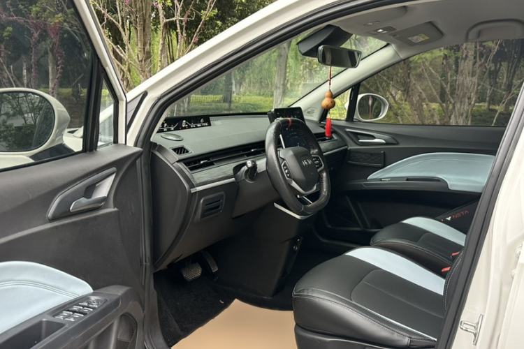 Used NETA V 2021 Long-Range Entertainment Edition Upgrade Model Interior 4