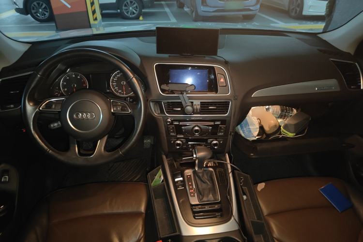 Used Audi Q5 2016 40 TFSI Technology Edition Center Console