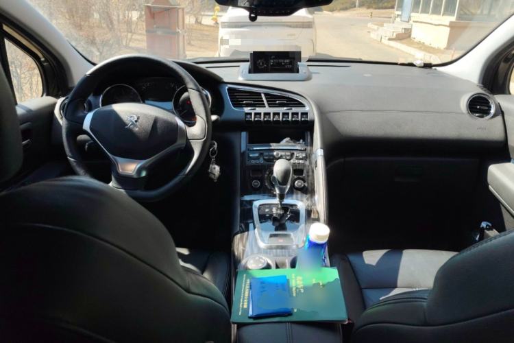 Used Peugeot 3008 2013 1.6THP Automatic Prestige Edition Center Console