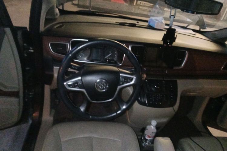 Used Buick GL8 2015 2.4L Luxury Business Premium Edition
