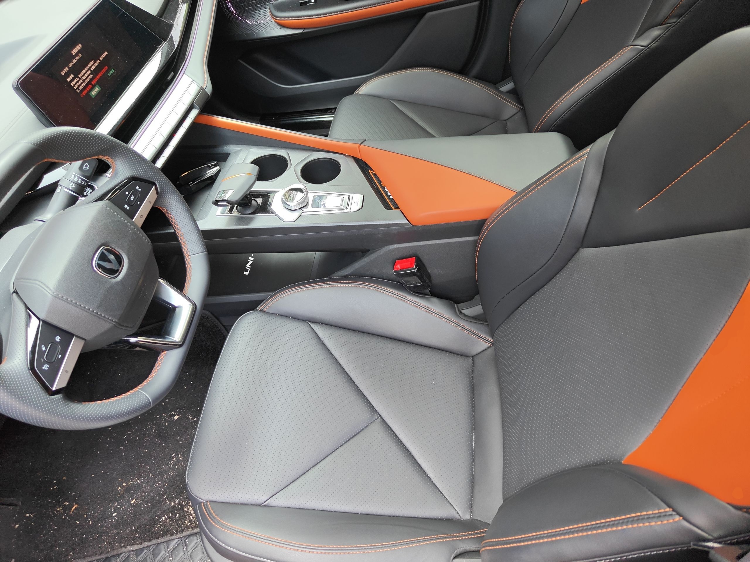 Переднее сиденье в автомобиле