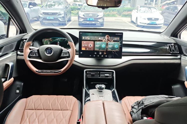 Used BYD Tang New Energy 2023 DM-i Champion Edition 112KM Prestige Model Center Console