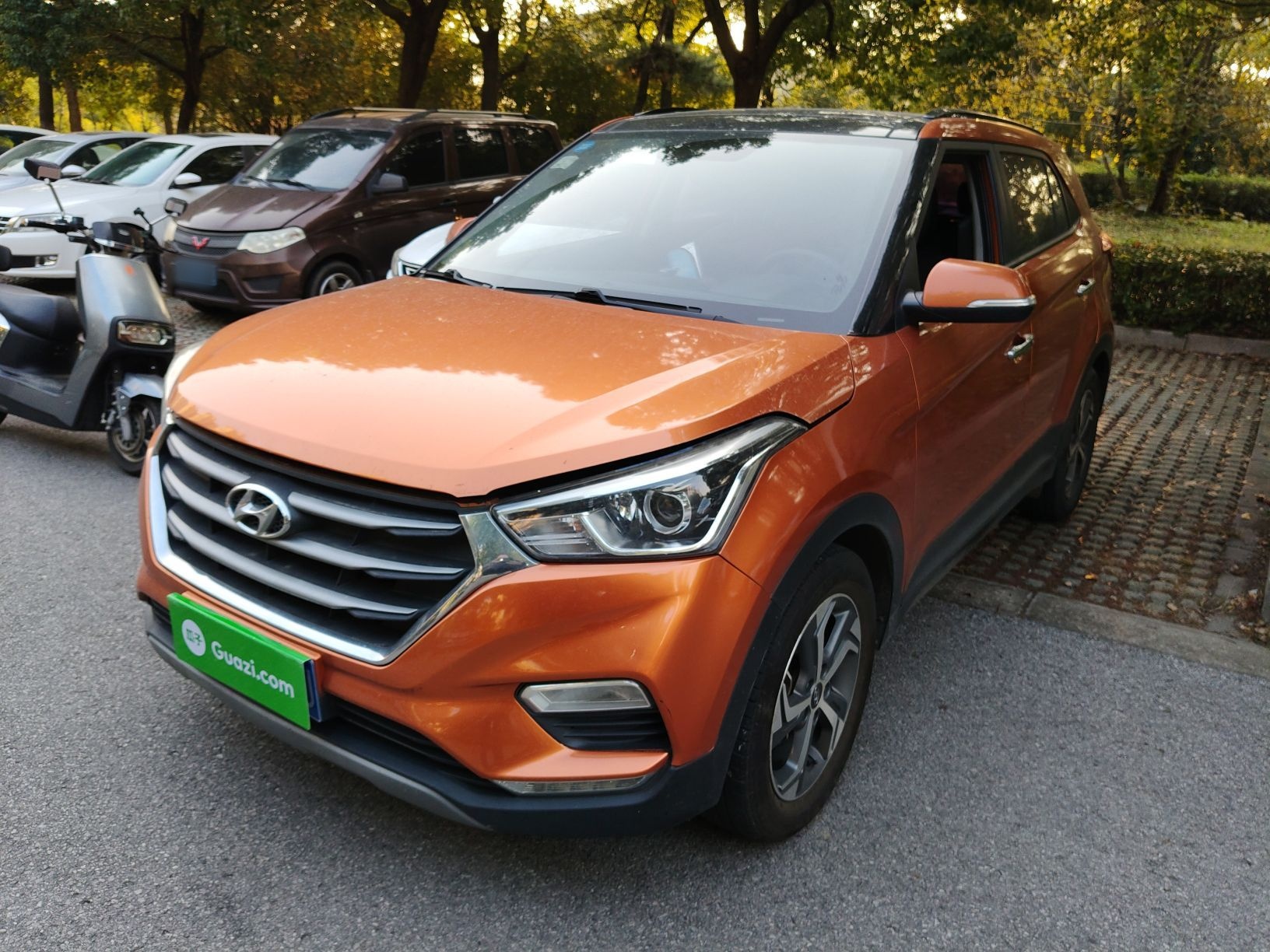 Под передней частью автомобиля