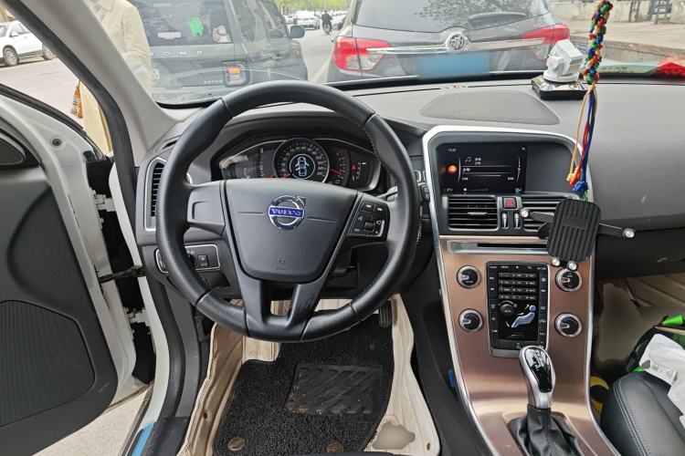 Used Volvo XC60 2017 T5 Smart Upgrade Edition Steering Wheel